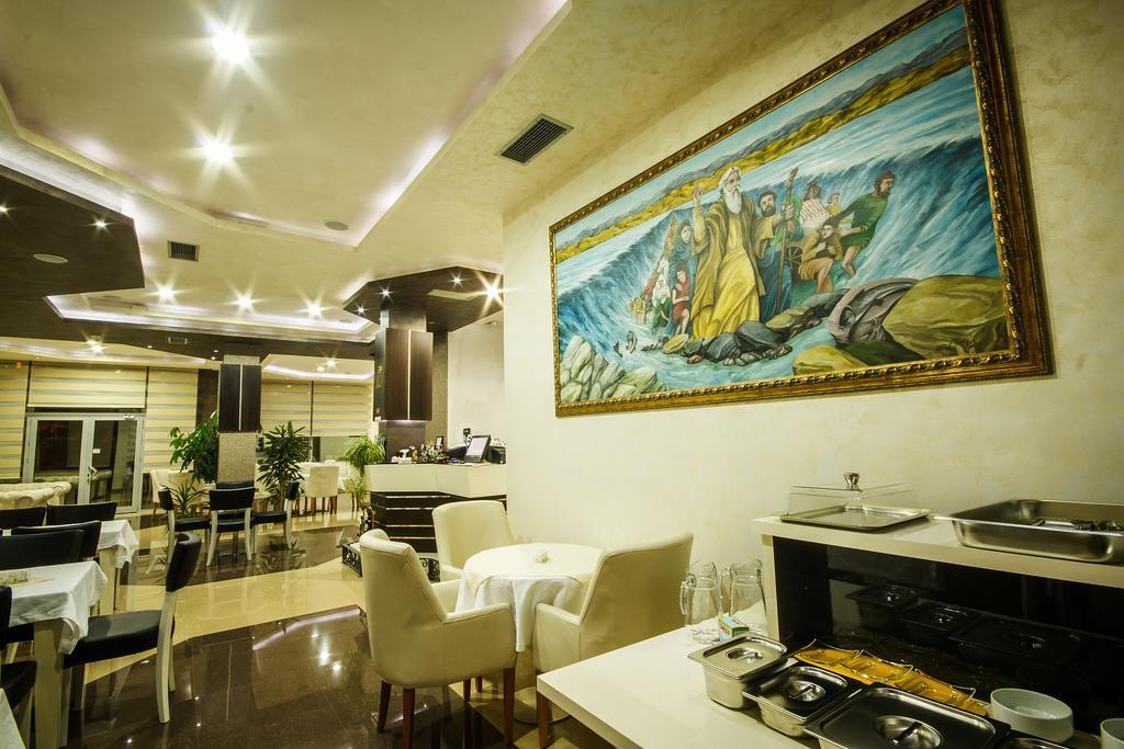 Hotel Oasis Подгориця Екстер'єр фото