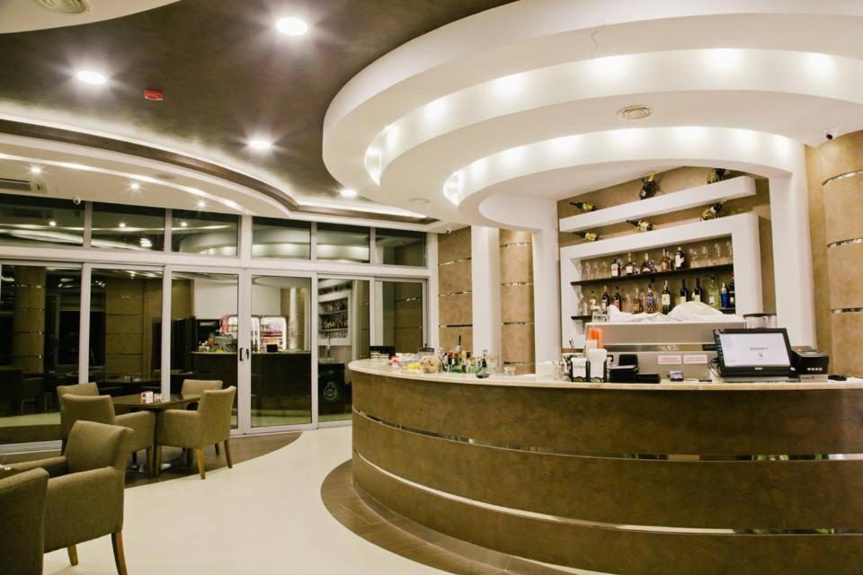Hotel Oasis Подгориця Екстер'єр фото