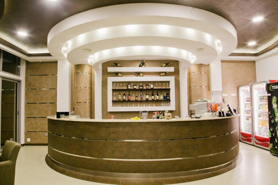 Hotel Oasis Подгориця Екстер'єр фото