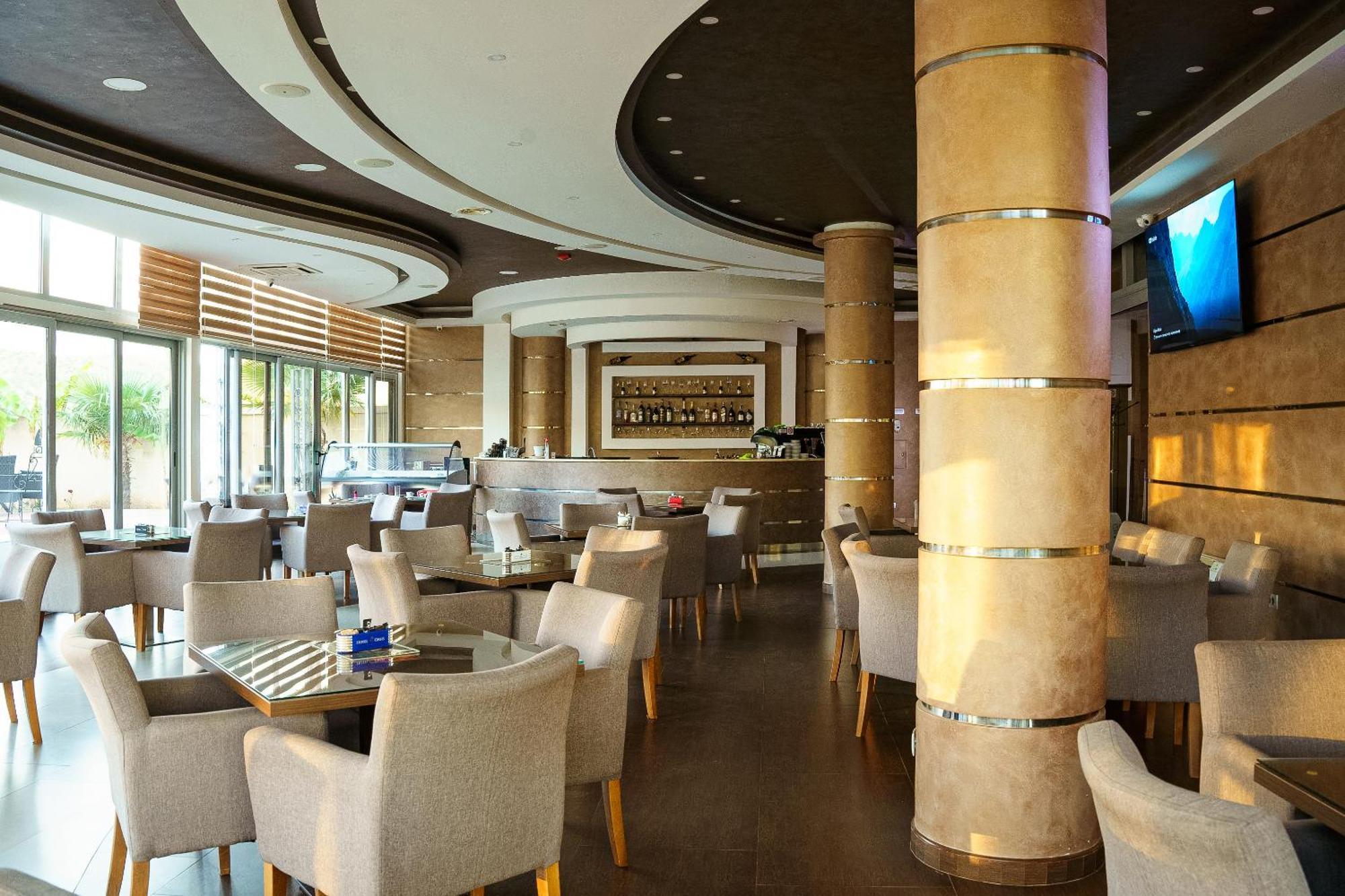 Hotel Oasis Подгориця Екстер'єр фото