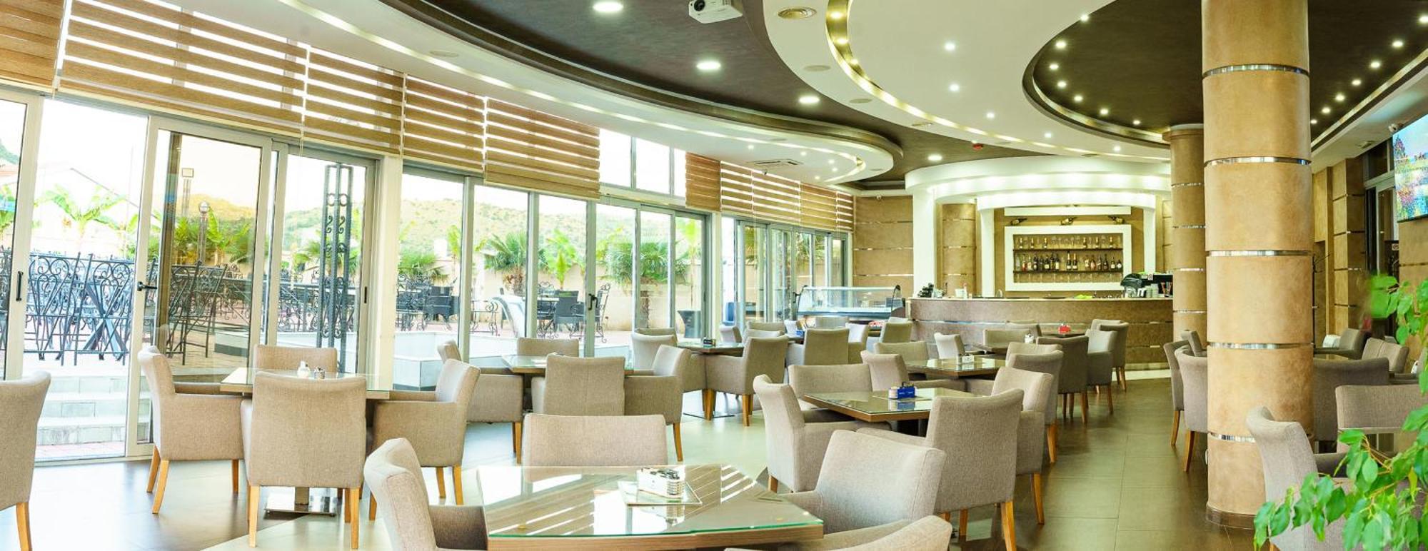 Hotel Oasis Подгориця Екстер'єр фото