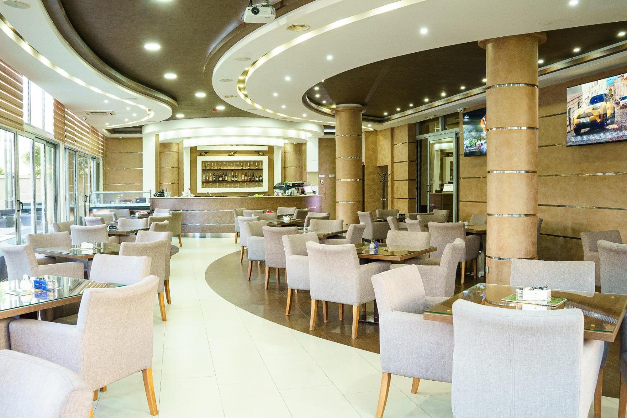 Hotel Oasis Подгориця Екстер'єр фото