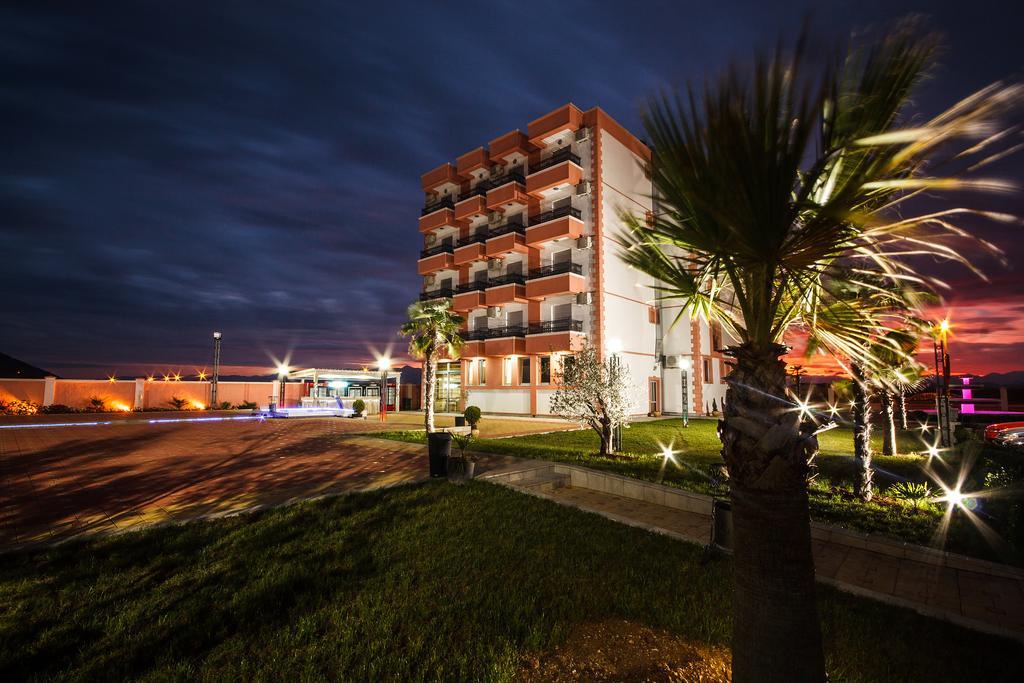 Hotel Oasis Подгориця Екстер'єр фото