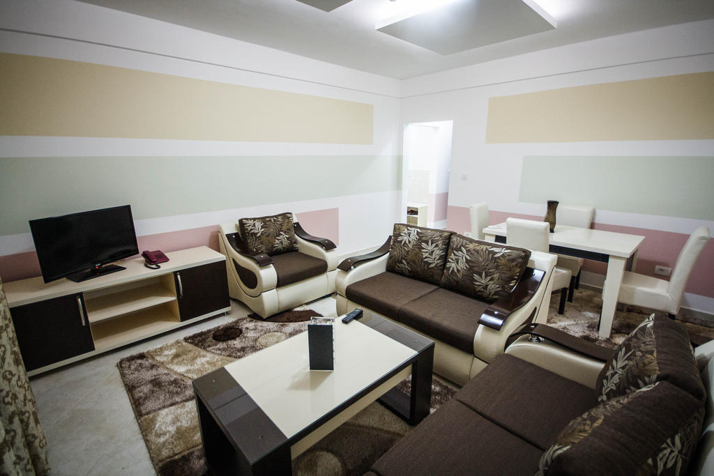 Hotel Oasis Подгориця Екстер'єр фото