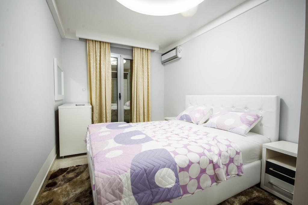 Hotel Oasis Подгориця Екстер'єр фото
