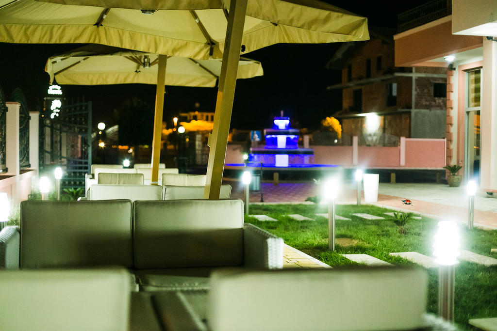 Hotel Oasis Подгориця Екстер'єр фото