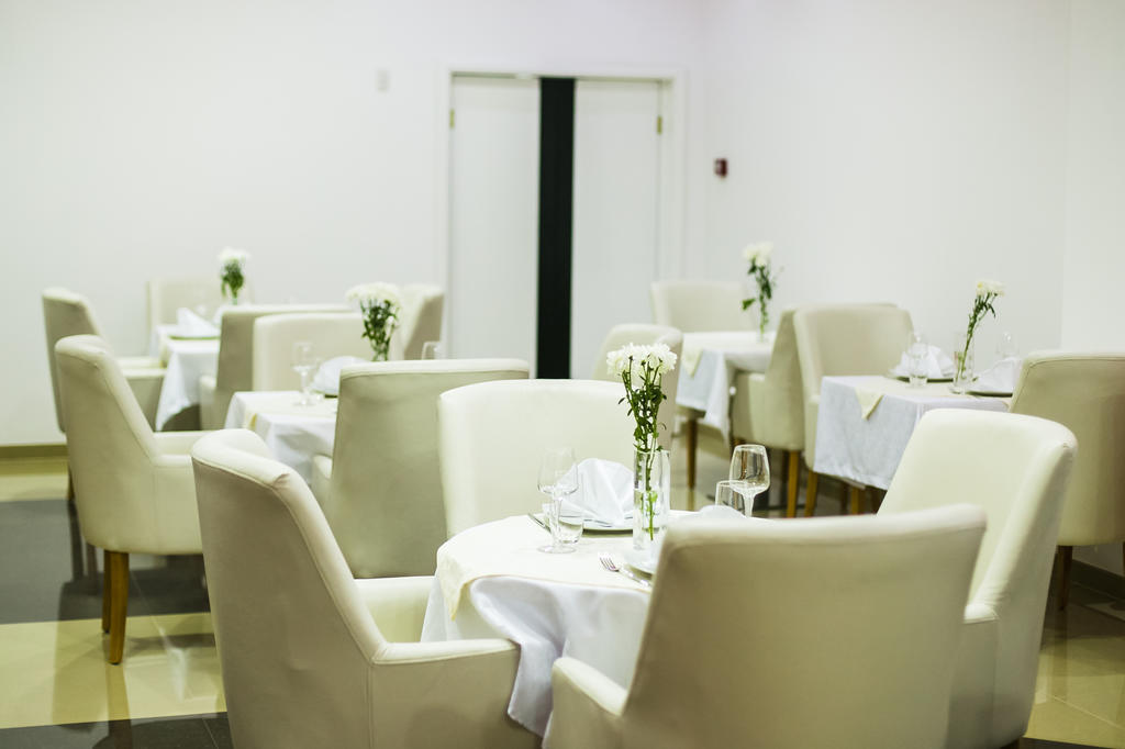 Hotel Oasis Подгориця Екстер'єр фото