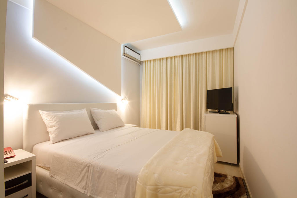 Hotel Oasis Подгориця Екстер'єр фото