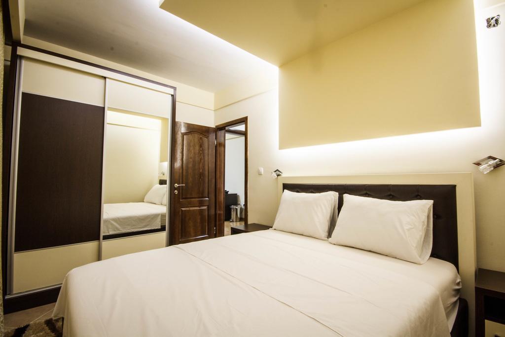 Hotel Oasis Подгориця Екстер'єр фото